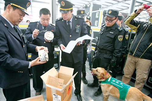 上海自貿(mào)區(qū)對四類高風(fēng)險物品檢驗(yàn)嚴(yán)格