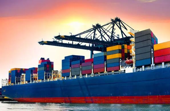 貨代公司通過(guò)提供一系列的物流服務(wù)幫助企業(yè)順利完成跨國(guó)貿(mào)易
