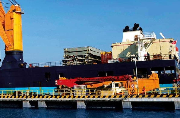 隨著全球貿(mào)易的增長(zhǎng)，上海國(guó)際物流正面臨著新的挑戰(zhàn)與機(jī)遇