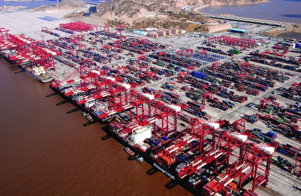 國(guó)際物流公司為跨國(guó)企業(yè)提供了跨境運(yùn)輸、物流管理等服務(wù)