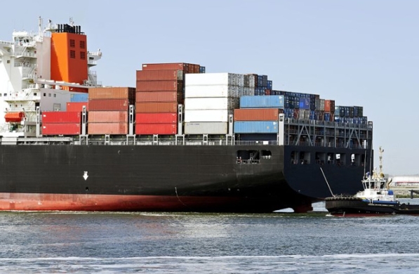 貨代公司是貨物運(yùn)輸?shù)闹虚g商，扮演著連接生產(chǎn)商和消費(fèi)者之間的橋梁