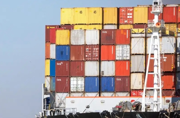 在全球經(jīng)濟(jì)一體化的背景下，上海國際物流的重要地位愈發(fā)凸顯