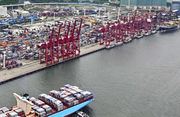 國際貨代行業(yè)需要不斷創(chuàng)新和進(jìn)取，以更好地服務(wù)于全球貿(mào)易的發(fā)展